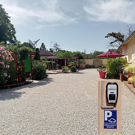 maison calme avec parking gratuit Saint-Medard-de-Guizieres Extérieur photo