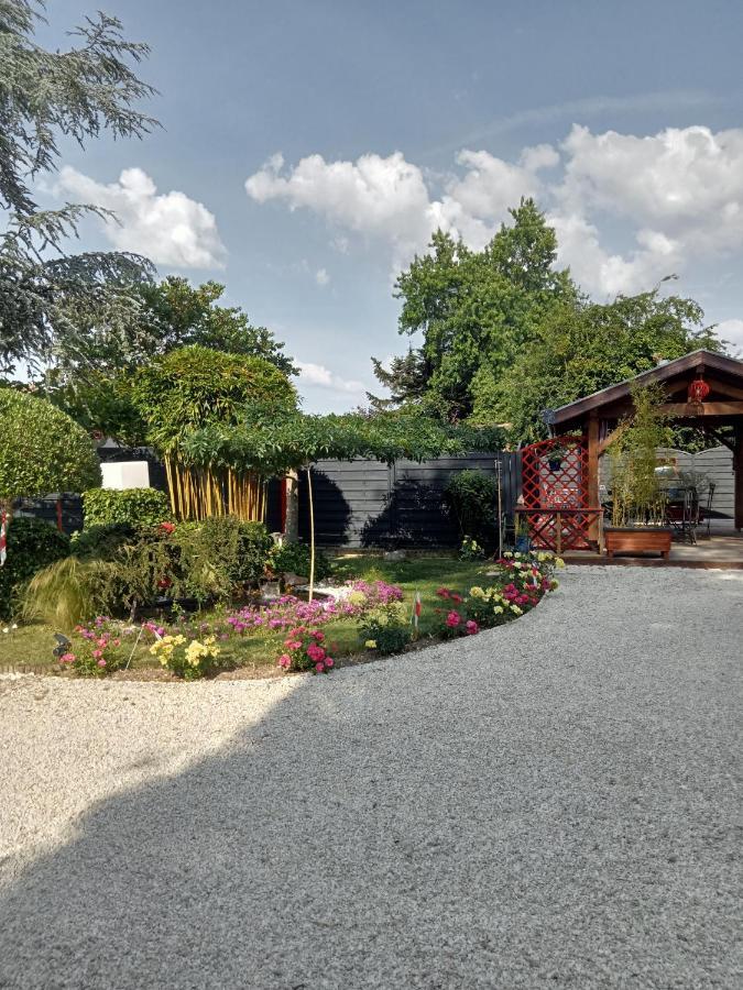 maison calme avec parking gratuit Saint-Medard-de-Guizieres Extérieur photo