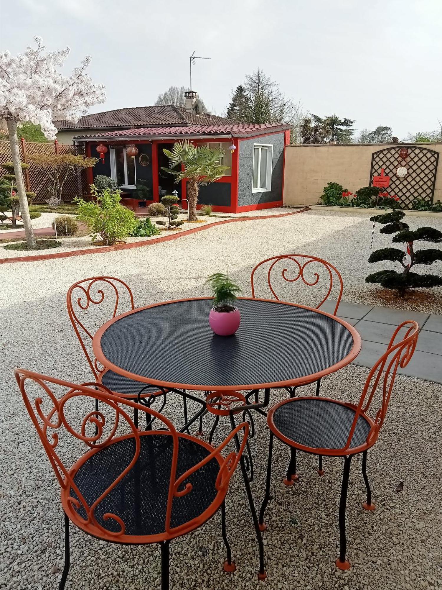 maison calme avec parking gratuit Saint-Medard-de-Guizieres Extérieur photo