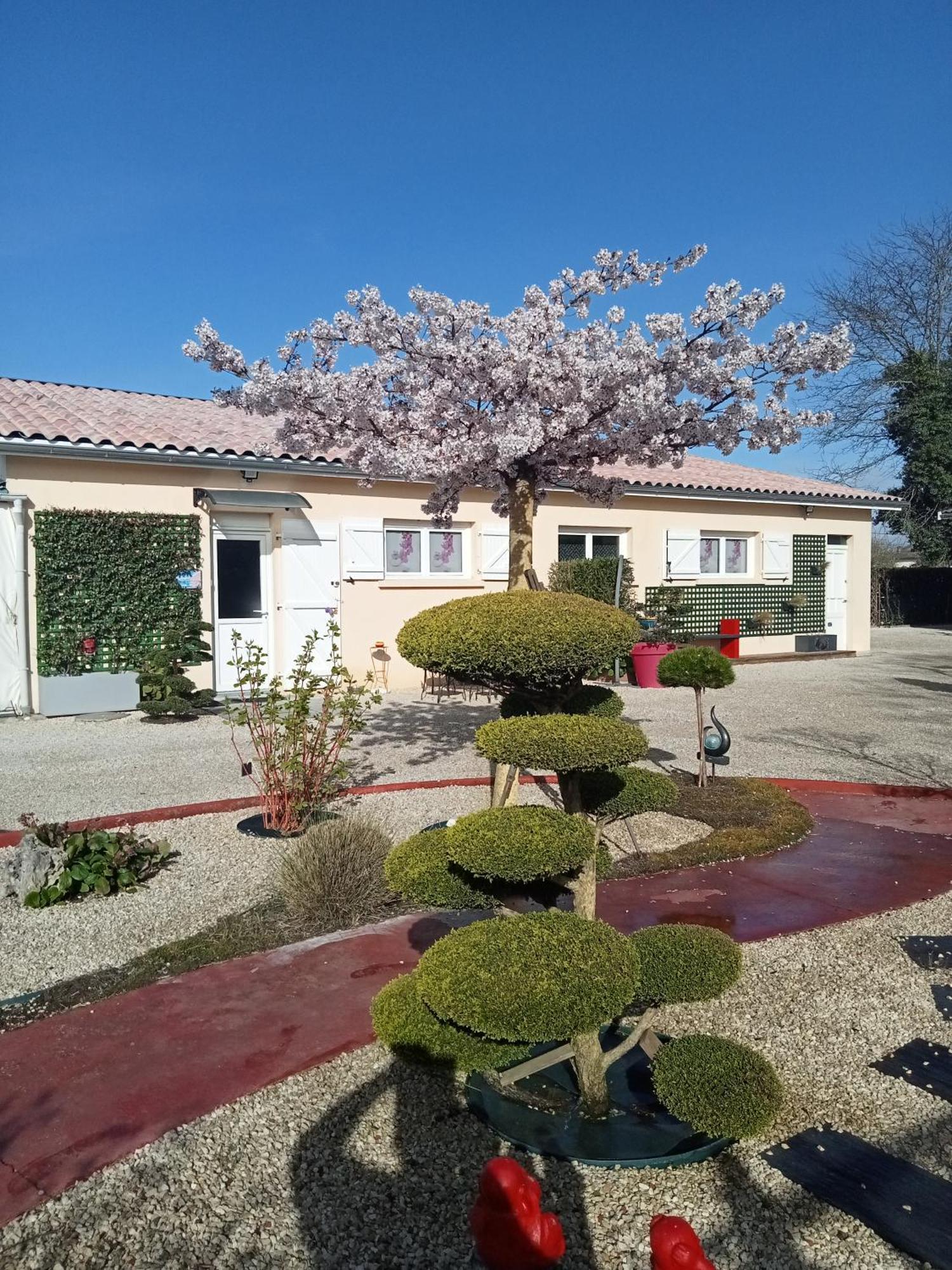 maison calme avec parking gratuit Saint-Medard-de-Guizieres Extérieur photo